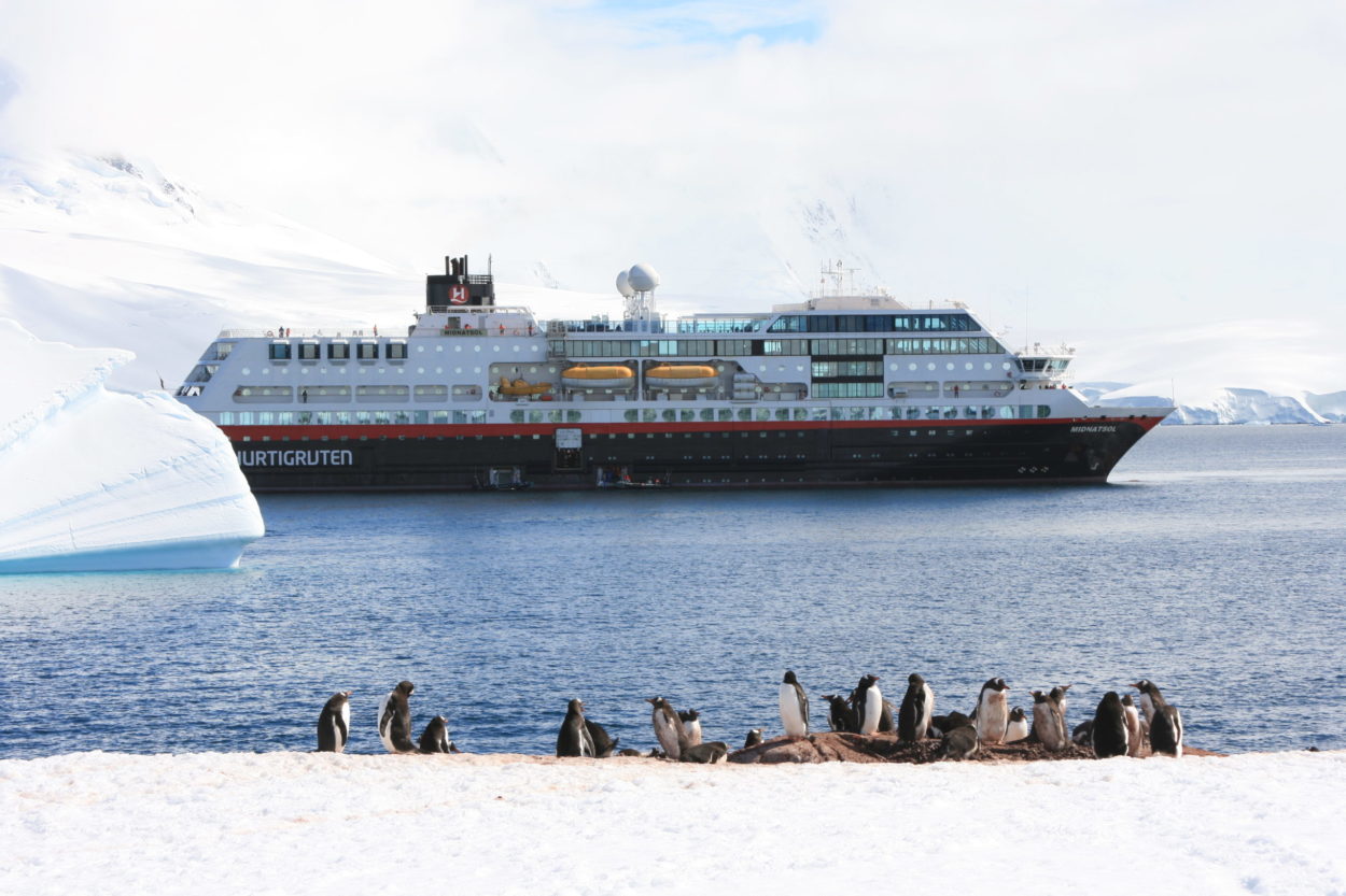 Antartida-Hurtigruten-Dreams-of-Luxury