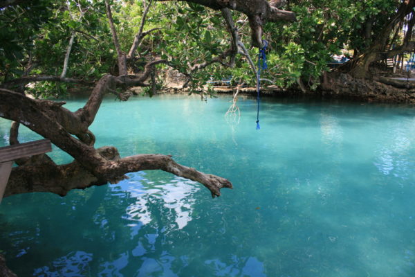 Blue-Lagoon-Vanuatu-Dreams-of-Luxury