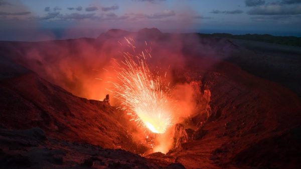 Mt-Yasur-Tanna-volcan-Dreams-of-Luxury