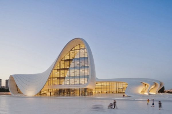 Edificio Zaha-Hadid-Bakú-Dreams-of-Luxury