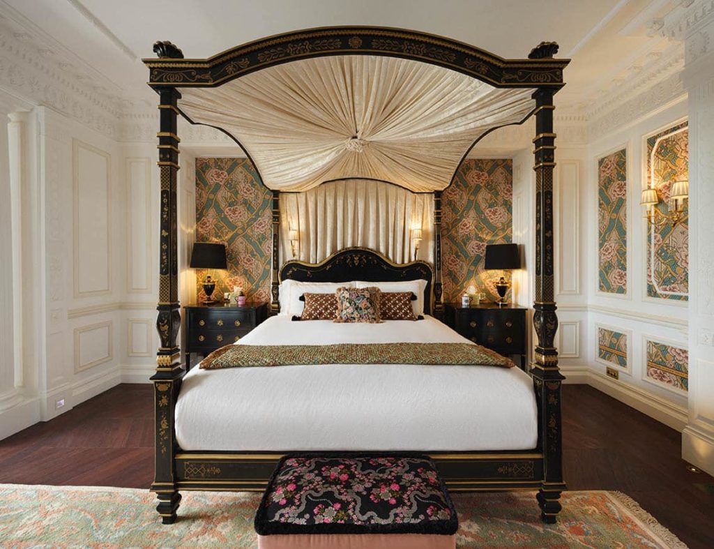 Suite-The-Savoy-decorada-por-Gucci-Dreams-of-Luxury