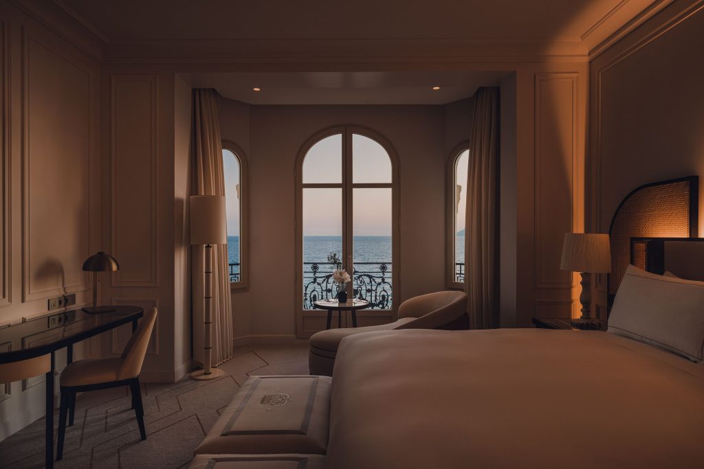 Carlton-Cannes-suite-dreams-of-Luxury