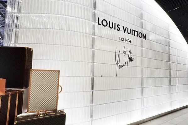 Tienda Louis Vuitton Dentro Del Aeropuerto Internacional De