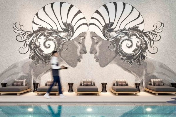 Piscina-The-Karl-Lagerfeld-hotel-Dreams-of-Luxury