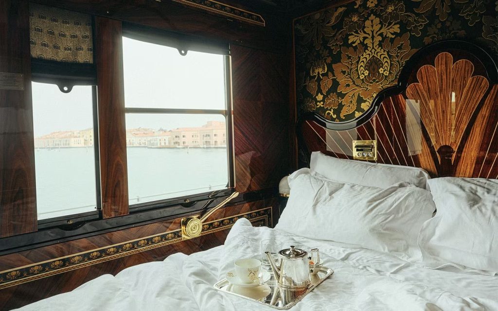 Suite-Venice-Simplon-Orient-Express-viaje-Veure-Clicquot-Dreams-of-Luxury