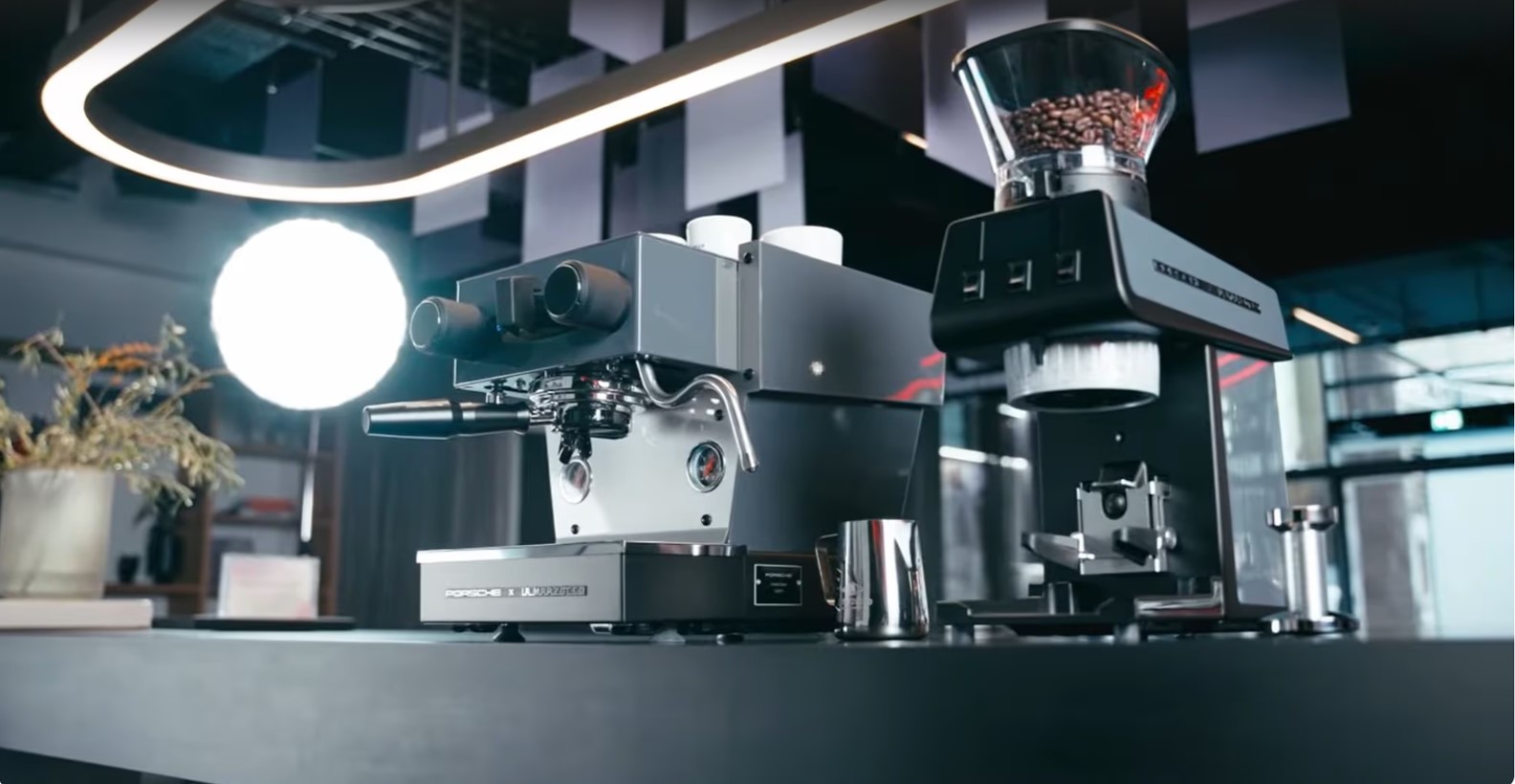 Cafetera-y-molinillo-Porsche-x-La-Marzocco-Dreams-of-Luxury