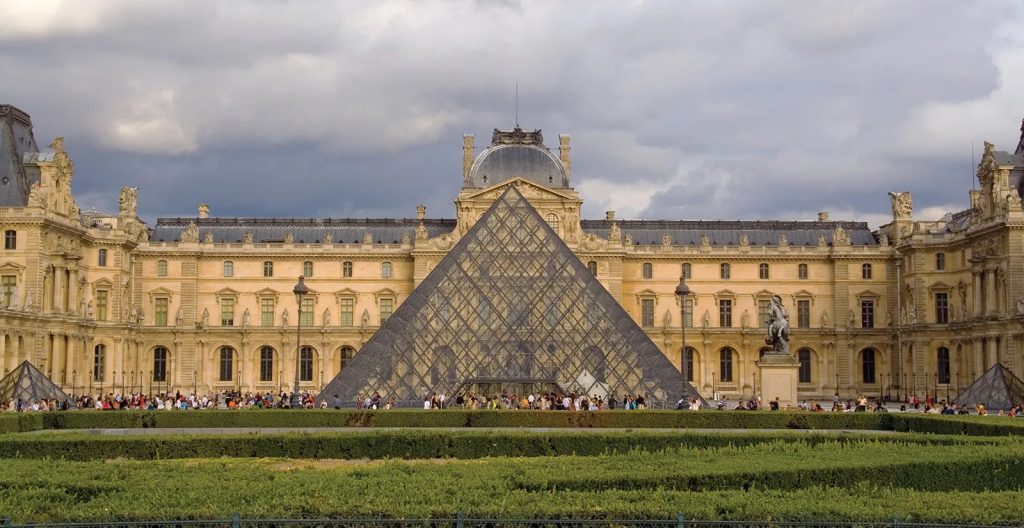 Museo-del-Louvre-Dreams-of-Luxury